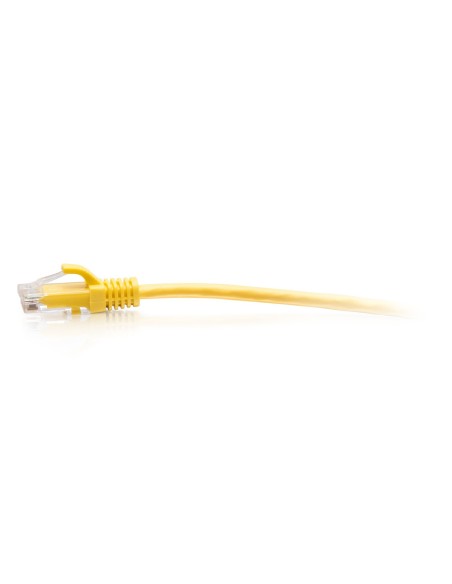 C2G Cable de conexión Ethernet delgado sin apantallar (UTP) con protección antienganche Cat6a de 2,1 m - Amarillo